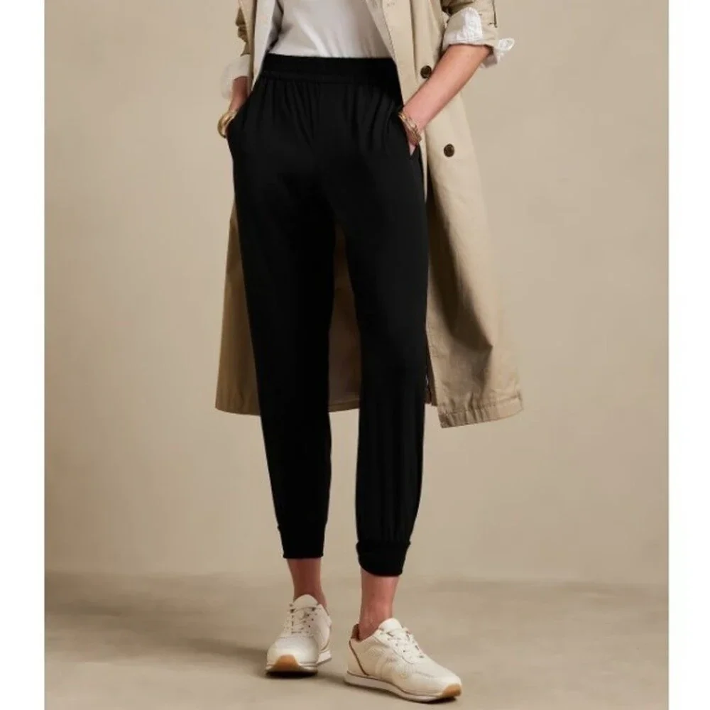 Banana Republic Women's Black Performance Airstretch Jogger Pants Size M